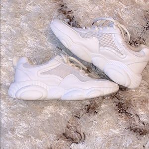 La Sheela Tenni Shoes